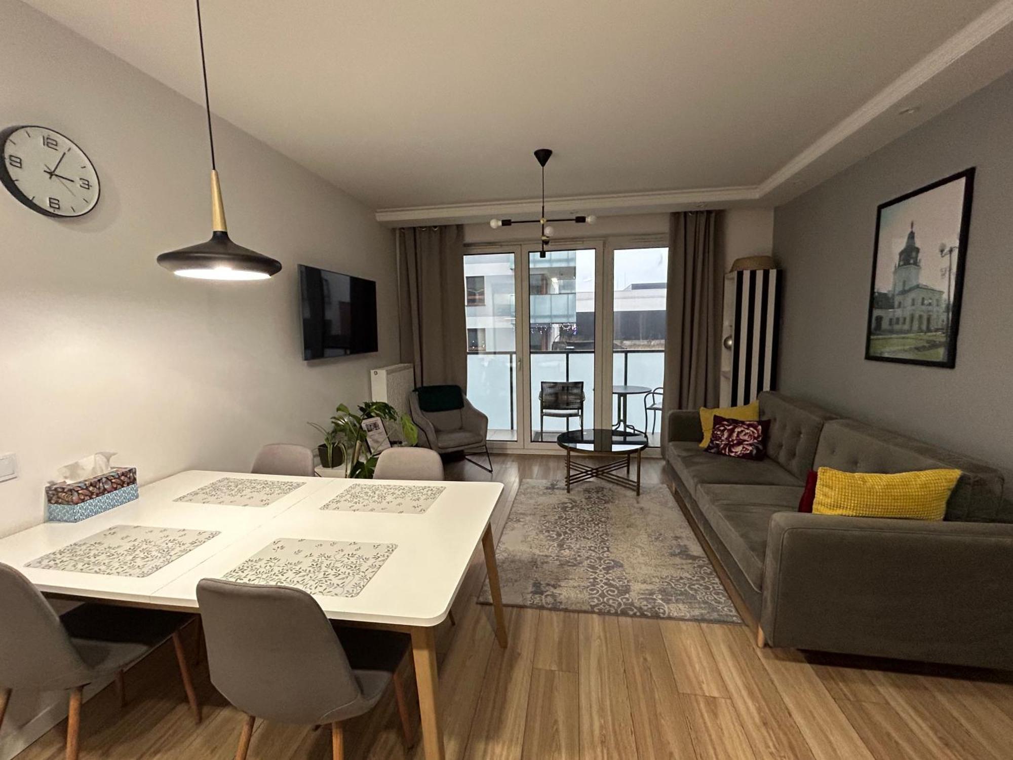 Nowy Apartament W Okolicach Centrum シェドルツェ エクステリア 写真
